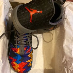 Jordan eclipse size 4y